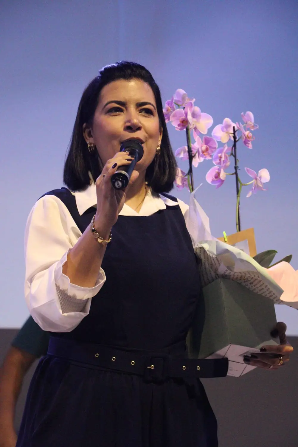 Claudia Marques ministrando